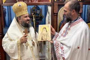 Slujire arhierească și binecuvântare în ziua prăznuirii Sfântului Irodion de la Lainici – Vizita Preasfințitului Atanasie în Parohia din Coventry